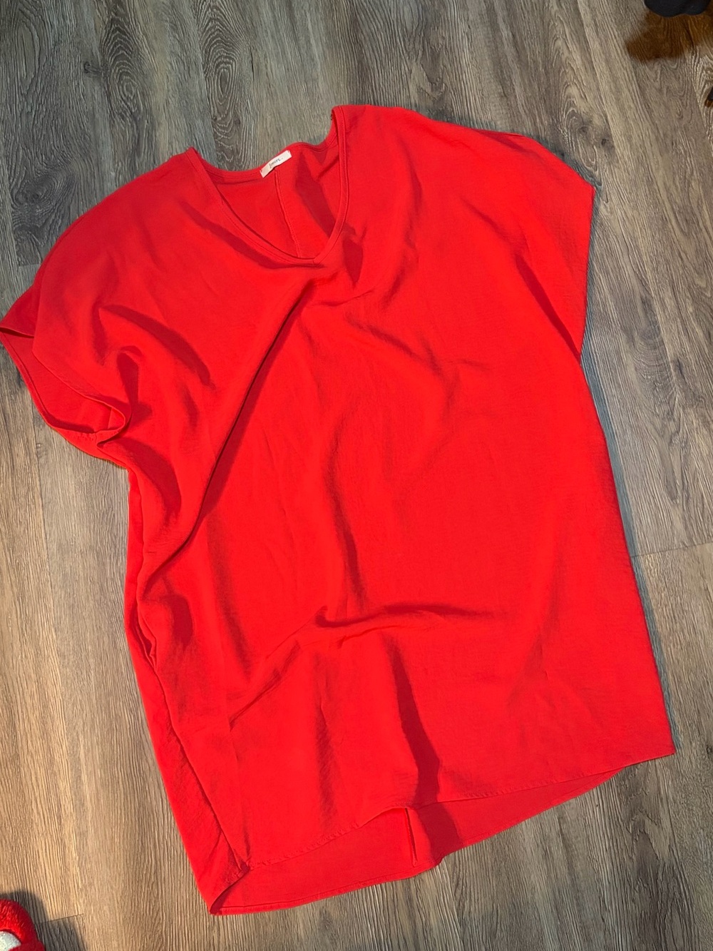 JODIFL Bright Red Short Sleeve V-Neck Tunic